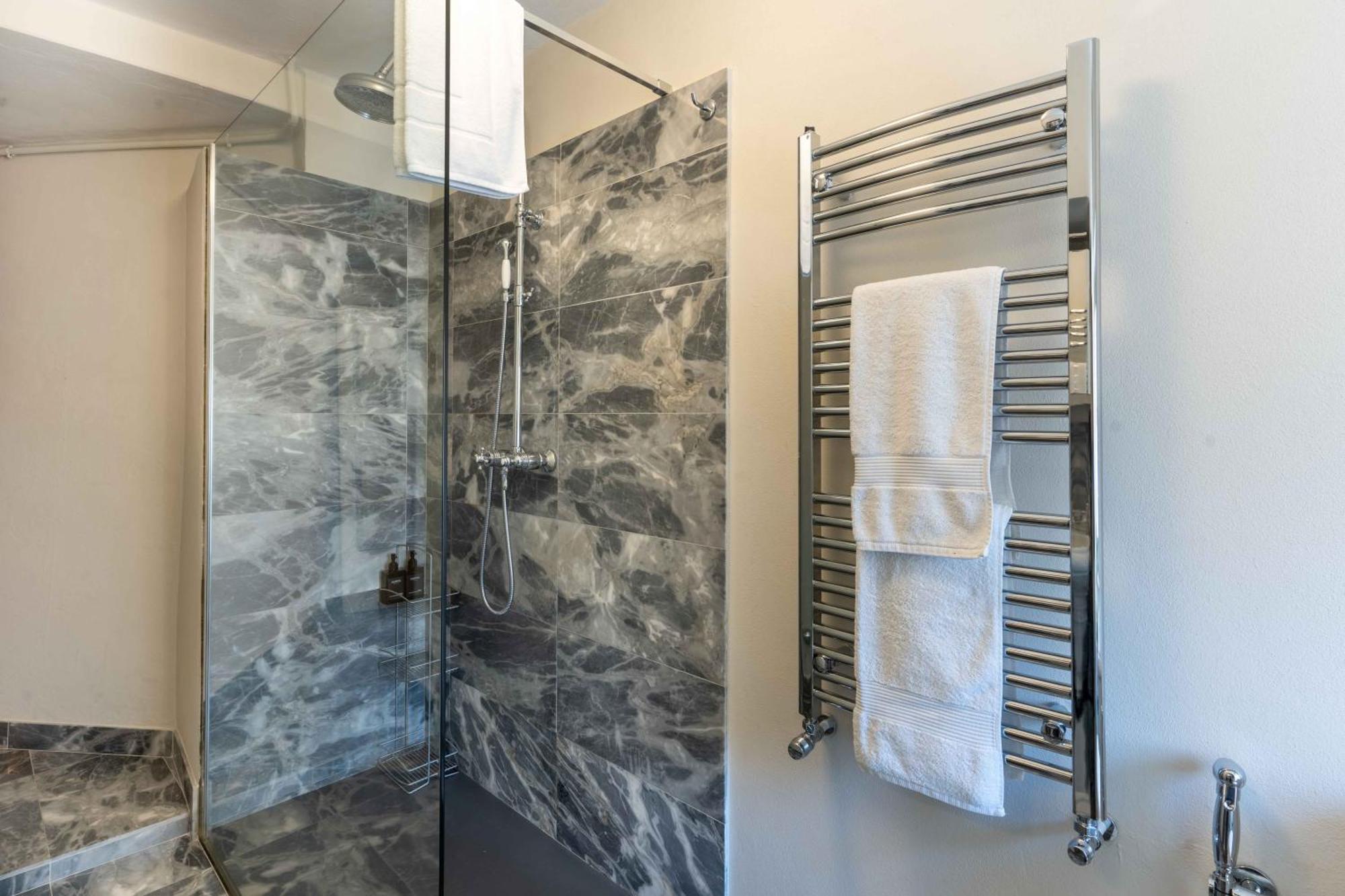 Luxury Apartment Angelio Barga Kültér fotó